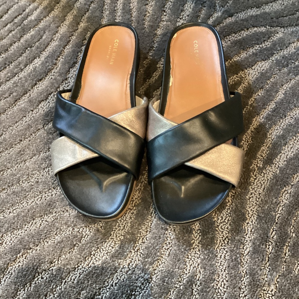 Cole Haan Grand OS Black and Silver flat leather Sandals VGUC